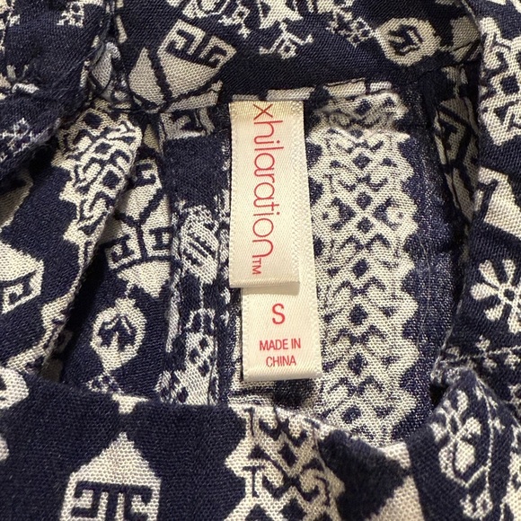 Xhilaration Navy‎ and White Patterned Top - Picture 3 of 3